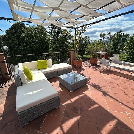 La Terrazza Fra Le Torri Apartment Лука Екстериор снимка