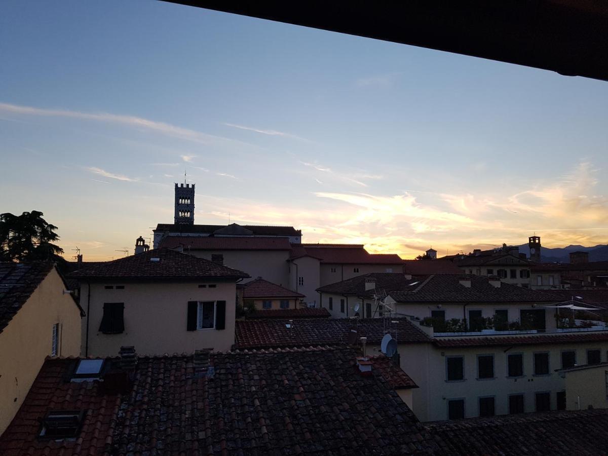 La Terrazza Fra Le Torri Apartment Лука Екстериор снимка