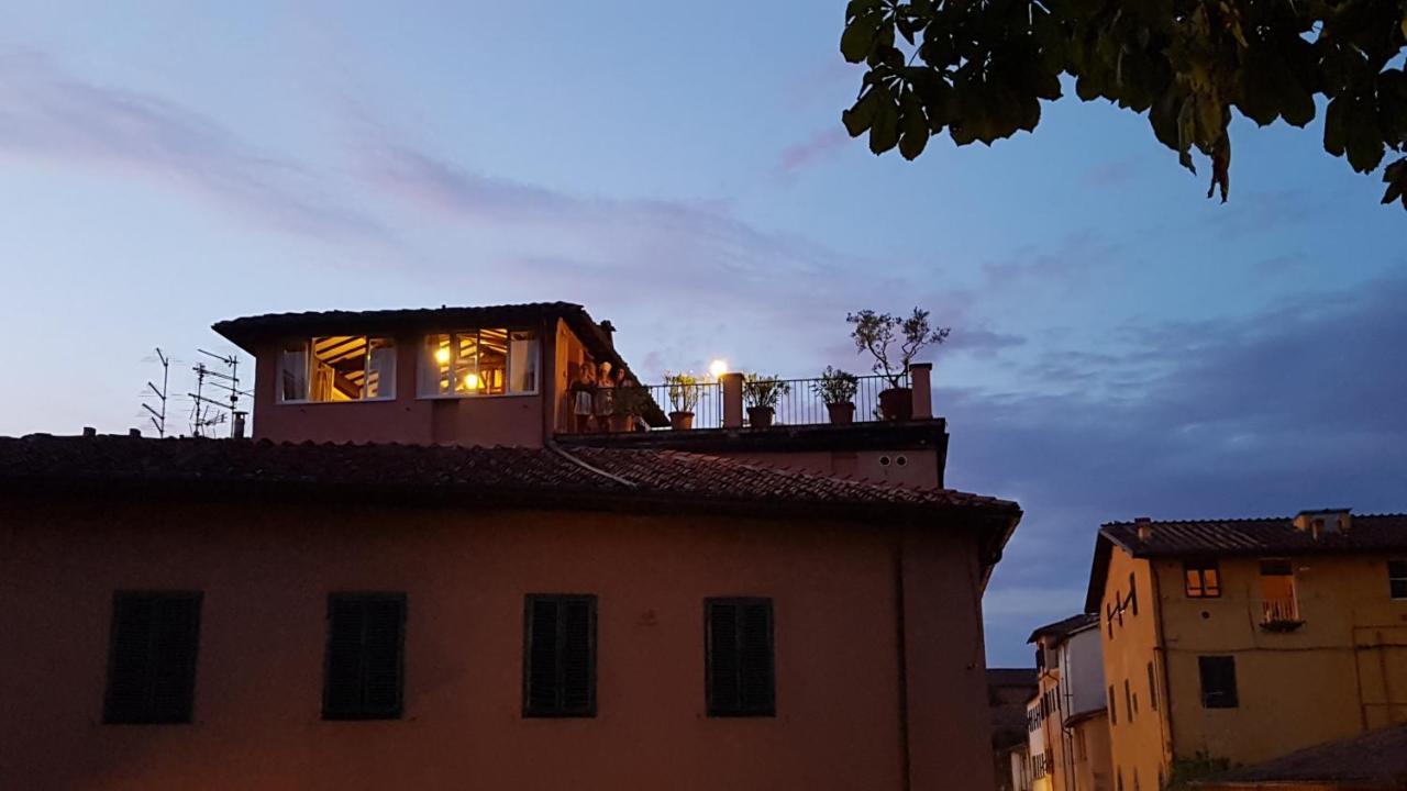 La Terrazza Fra Le Torri Apartment Лука Екстериор снимка