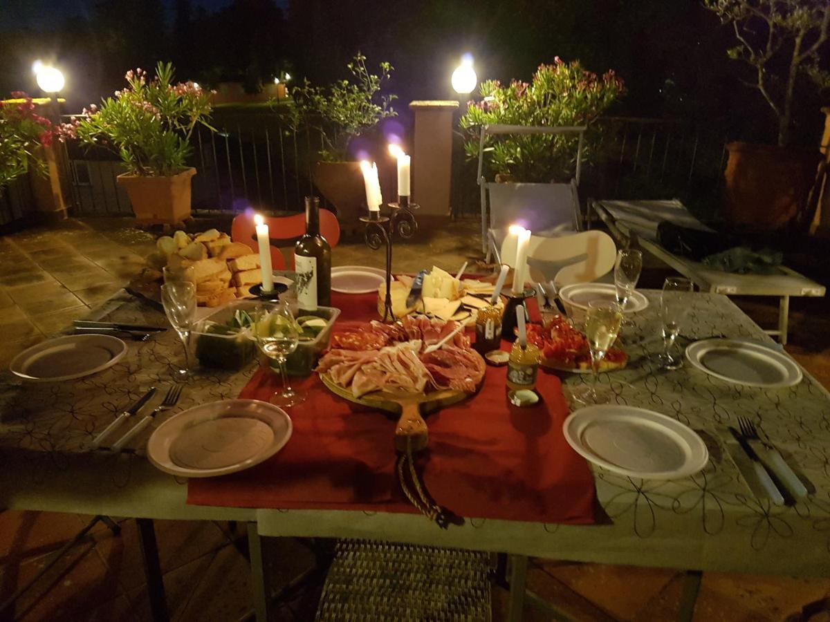La Terrazza Fra Le Torri Apartment Лука Екстериор снимка