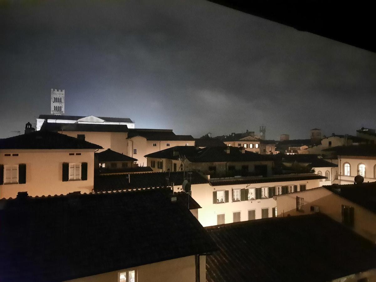 La Terrazza Fra Le Torri Apartment Лука Екстериор снимка