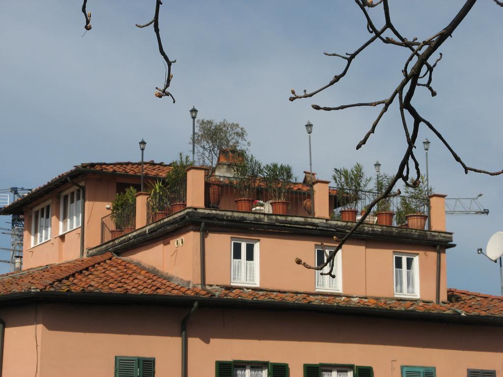 La Terrazza Fra Le Torri Apartment Лука Екстериор снимка